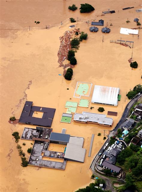 “对不起”洪流中无奈的放手 熊本暴雨致25人死亡(视频)：朝日新聞中文网