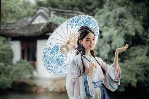 中国风古风汉服美女雨中撑伞高清图片下载-正版图片501666255-摄图网