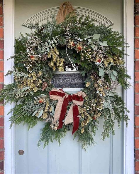 Pinterest Christmas Door Wreath Everyday Wholesome | 55 Gold Christmas