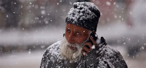 Smartphone Sales Fell For The 1st Time Since 2004, As People Don't ...