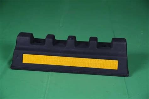 Road Safety Products - Reflector Delineator Manufacturer from New Delhi