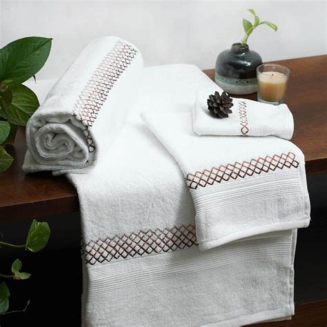 Embroidered white organic cotton Bath towels, sizes available – Vliving