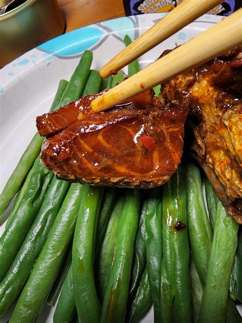 Review #57 Fishwife smoked salmon with Fly by Jing chili crisp : r ...