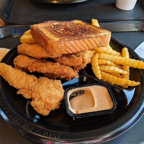 Zaxby's Chicken Fingers & Buffalo Wings - 176 W Borgfeld Rd, Cibolo, TX ...