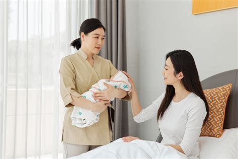 今天，阳江首例新冠确诊孕妇分娩的宝宝出院啦！__财经头条