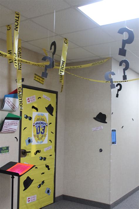 Detective Themed Cubicle Decor