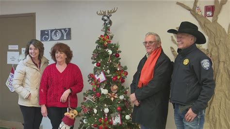 Valley Women & Children’s Shelter receives special Christmas tree ...