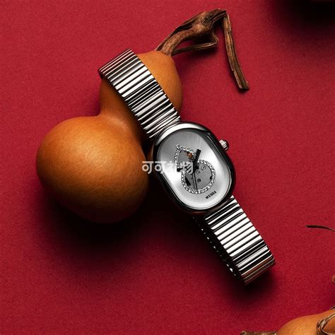 成人礼物送什么呢最新素材