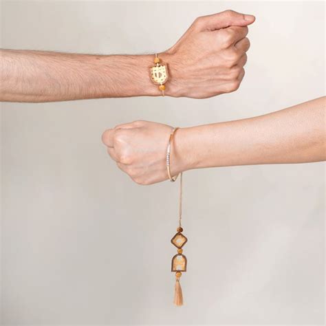 Blooms of Love Sustainable Rakhi Gift Set Of 4 Online - Premium Gift ...