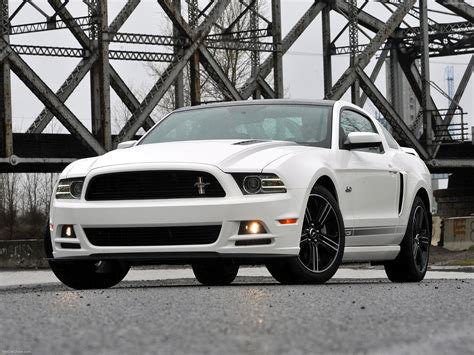 Ford Mustang GT (2013) - pictures, information & specs