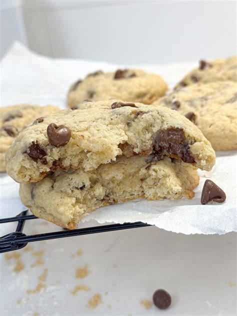 sourdough discard chocolate chip cookies - lizasfarmhouse.com