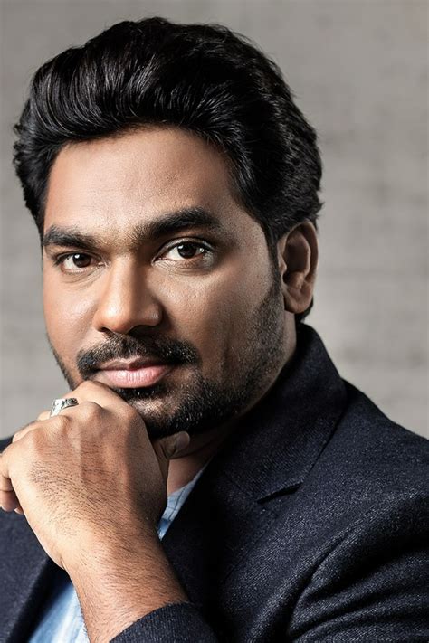 Zakir Khan’s Bio, Age, Relationships, Latest Buzz, Photos & Videos