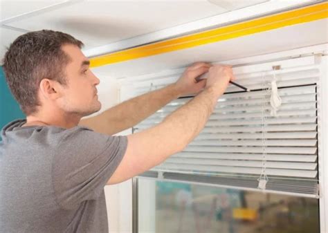 Window Blinds Installation 的图像结果