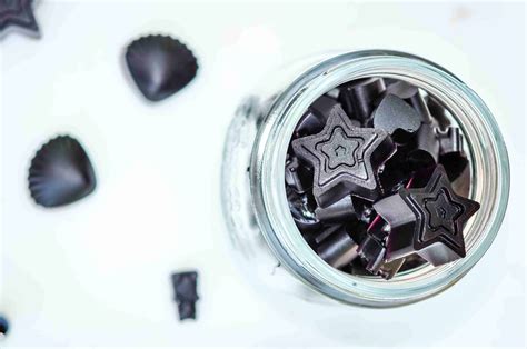 Easy Elderberry Gummies Recipe (perfect for kids!)