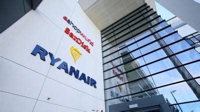 Ryanair bietet Piloten mehr Geld an - GrenzEcho