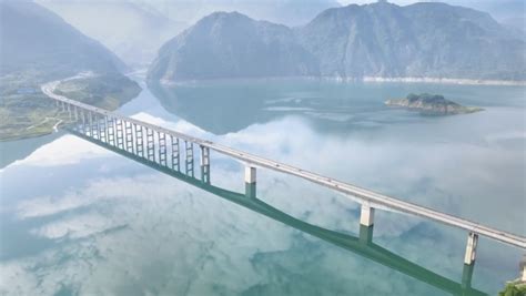 Take in the breathtaking view of human-nature merging - CGTN