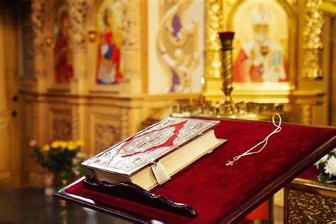 Skinuta zastava sa grbom SPC sa crkve u Vitini; "Očigledna namera da se ...