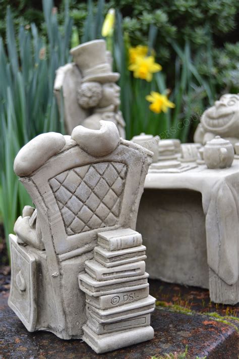 Devonshire Stone Limited White Rabbit/Alice in wonderland/Garden ...