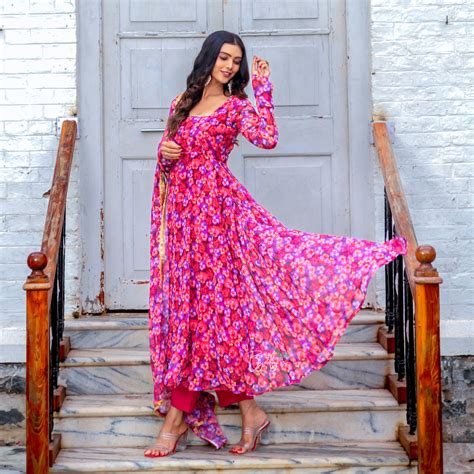 Buy Women Suit Sets Online for Women in India | Upto 20% Off Now ...