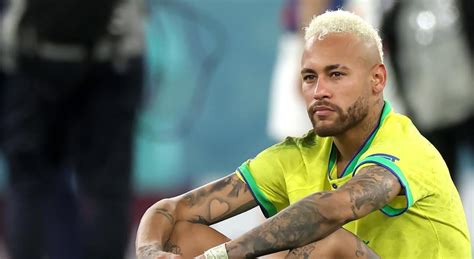 Fact check: Was Neymar caught half-naked by fans in public washroom ...