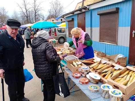 Весенняя сельхозярмарка проходит в Стругах Красных