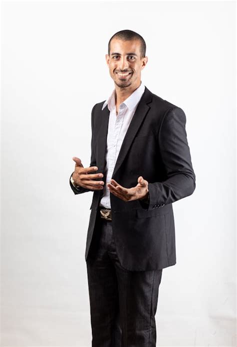 Simple Business Man in a Suit 的图像结果