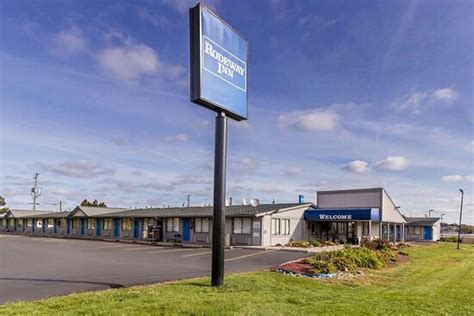RODEWAY INN (North Canton, Ohio) - Motel Reviews, Photos, Rate ...