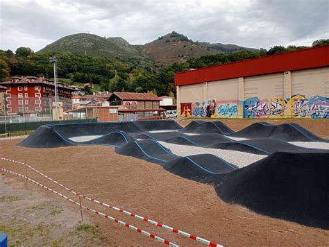 Todo listo para inaugurar la pista Pump Track de Cangas de Onís | Cope ...