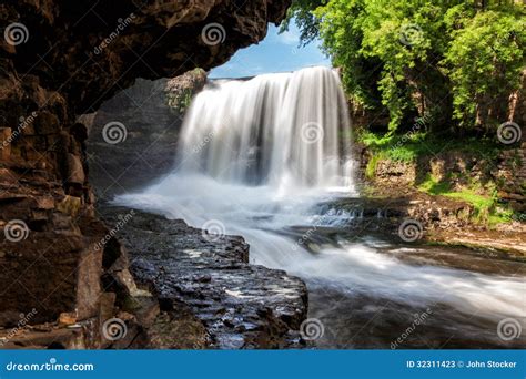 Vermillion Falls stock image. Image of state, falls, park - 32311423