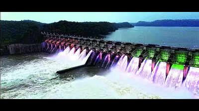 Kadana Dam: Kadana dam on Mahi overflows due to heavy rain | Vadodara ...