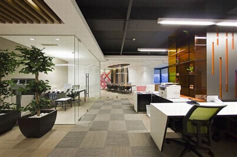 办公室设计办公室装修通过宏伟的天花板和地板设计进行视觉诠释_行业资讯_凯悦装饰