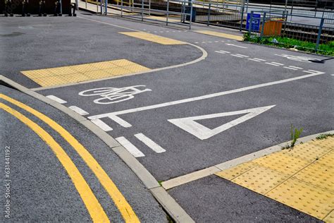 Local Roads Sign 的图像结果
