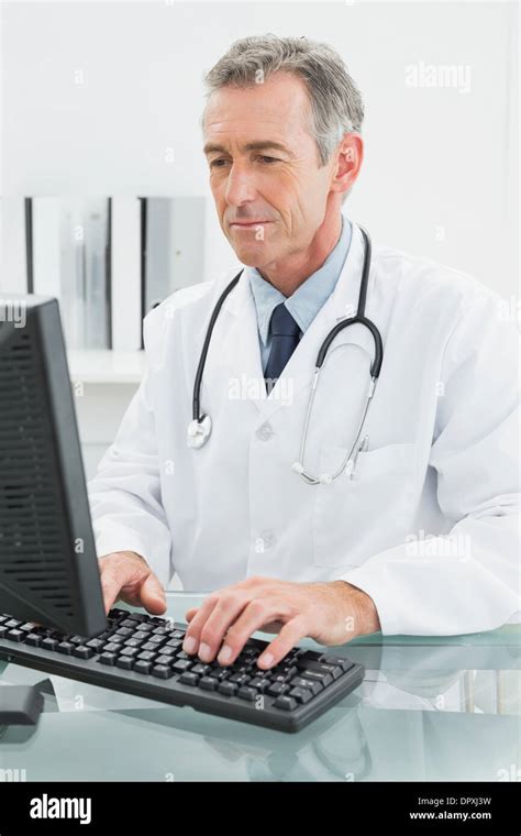 Doctor Using Computer 的图像结果