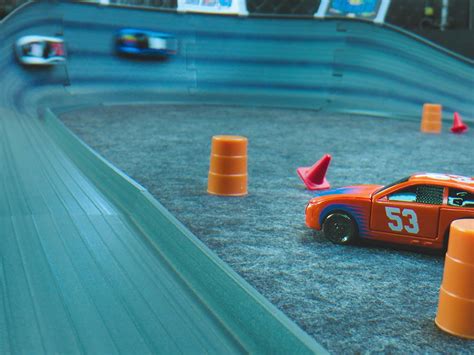 Far Out Toys Slot Car Race Track Sets | NASCAR Crash Circuit India | Ubuy