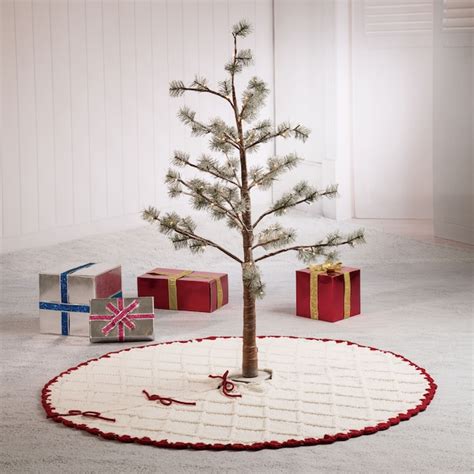 Glitzhome 52-in White Tree Skirt at Lowes.com