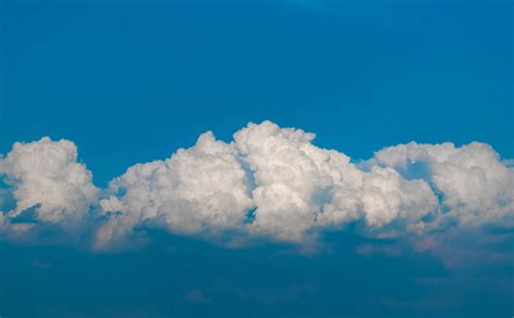 Download Simple Blue Aesthetic Cloudy Sky Desktop Wallpaper ...