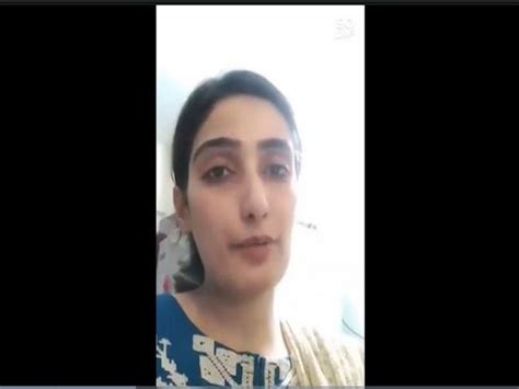 'Kya bachon ko bhooka mardoon?' Pak woman questions govt over inflation