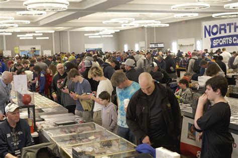 Big Crowds for Cards at Massachusetts Show