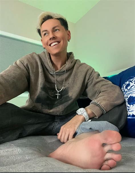 Drew Ryan Scott's feet