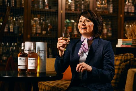 In Scozia na casa con la donna più influente nel mondo del whisky: Rachel Barry | Vanity Fair Italia