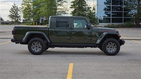 2024 Jeep Gladiator Mojave X Review | AutoTrader.ca