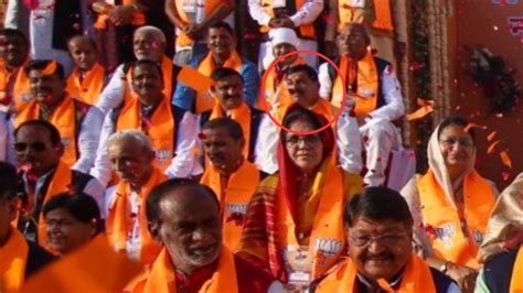 फोटो सेशन की कतार में पीछे, CM की रेस में रहे सबसे आगे... जानें ...