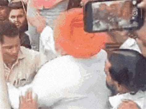 Turban row turns into show of strength in Muzaffarnagar Rakesh Tikait ...
