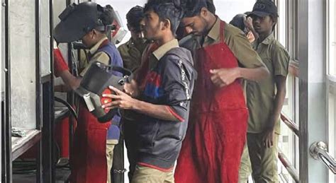 On Labour Day, Know the Political Parties’ Stance on Workers’ Rights in ...