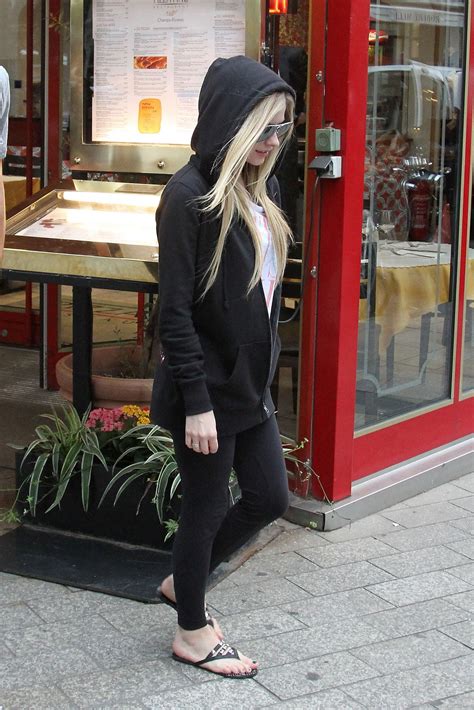 ★Avril Lavigne Feet Paradise★: Avril's Feet (Set#46)