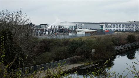 In Photos: London`s Heathrow Airport closed for day after substation ...