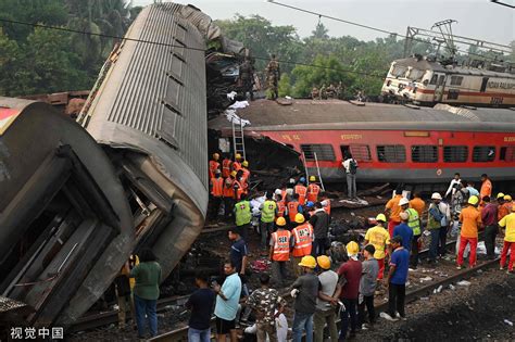 印度列车相撞事故已致死伤超千人 百列火车运行受影响 - IT 与交通 - cnBeta.COM