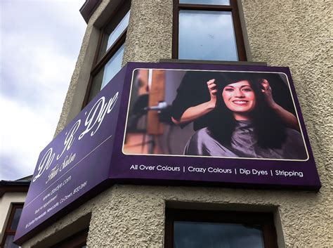 Shop Front Signage Design 的图像结果