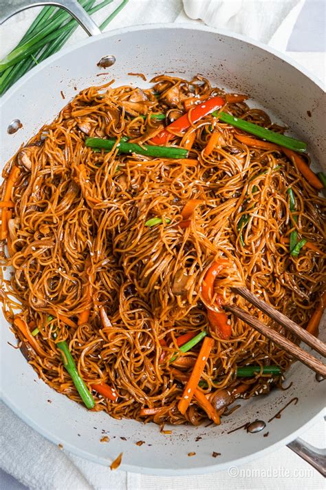 EASY-Chow-Mein-Supreme-Soy-Sauce-Noodles - Nomadette