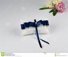 cuscino per le fedi bello cuscino per le fedi nuziali fotografia stock cuscino per le fedi bello cuscino per le fedi nuziali fotografia stock